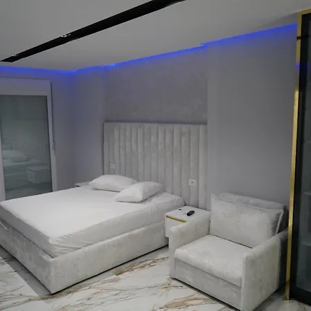 Апартаменты Luxury Holidays *